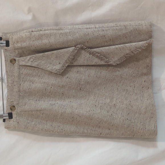 Liz Claiborne Dresses & Skirts - Liz Claiborne | Wrap Natural Tan/Specks Herringbone Fringed Waterfall Skirt | 8